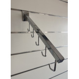 Pasvirusi pakaba su kabliais į eurosieną