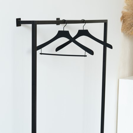 Priesienės drabužių kabyklos